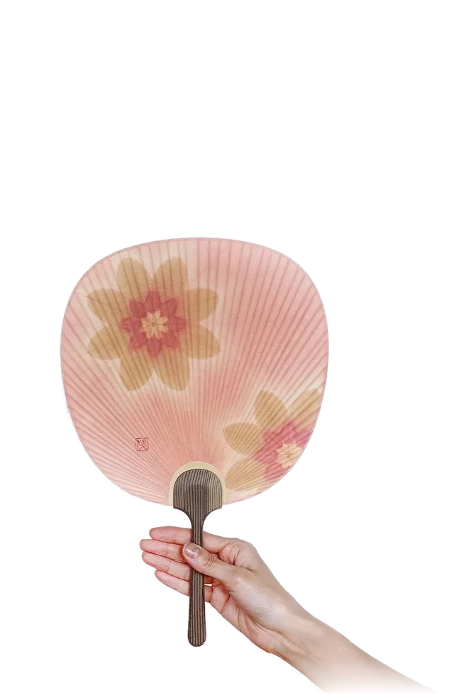 うすべに色の花文様の団扇